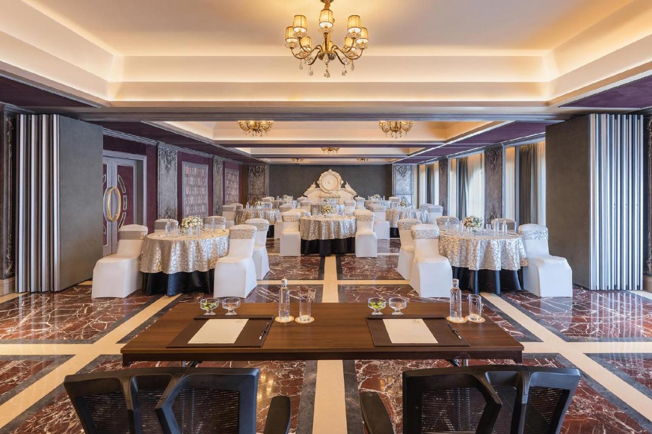 Hotel Hillock Ahmedabad Buitenkant foto