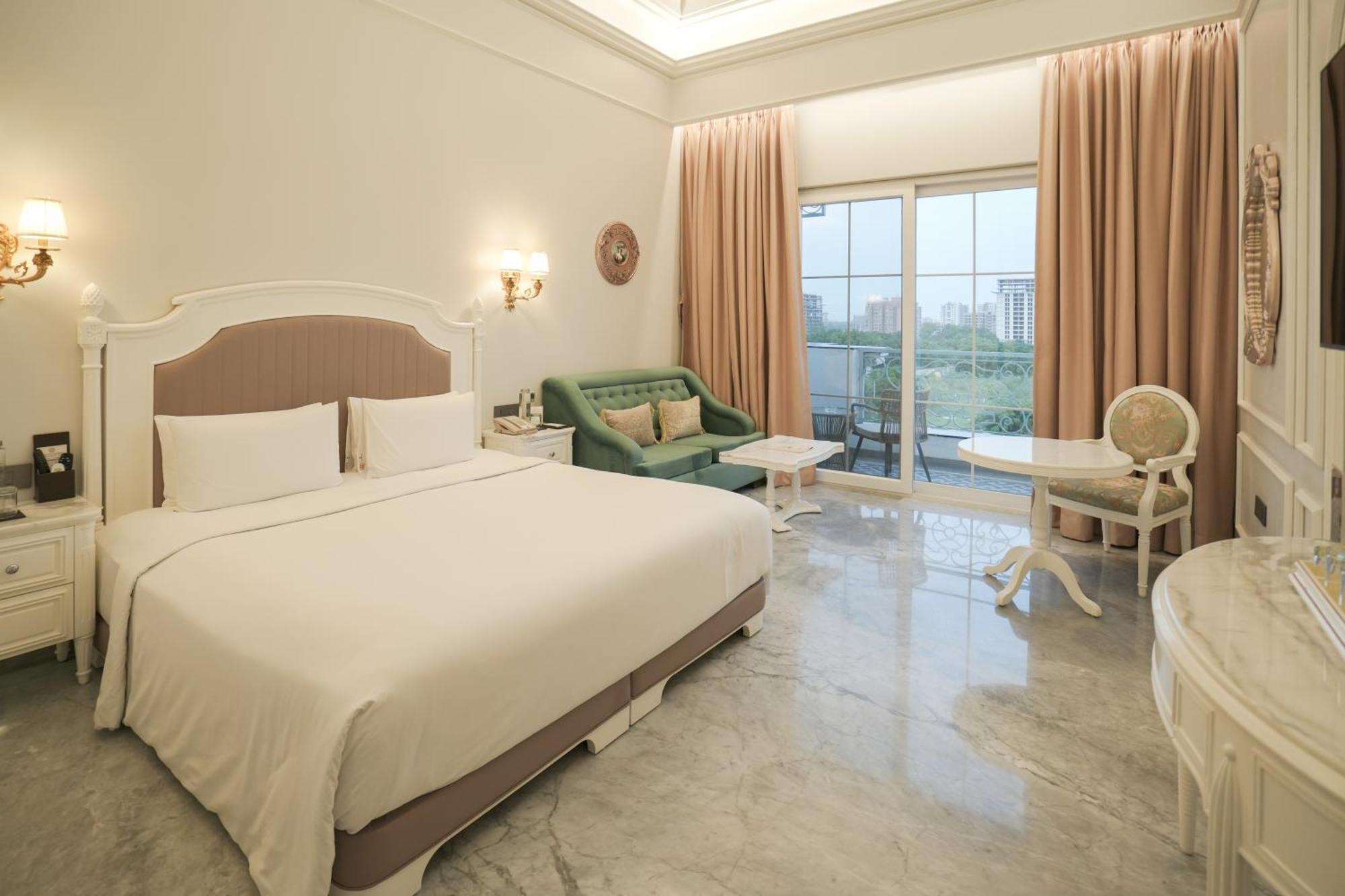 Hotel Hillock Ahmedabad Buitenkant foto